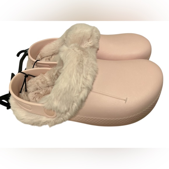 NWOT Pink Faux Fur Clogs - Picture 1 of 2